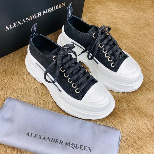 The Alexander Mcqueen Tread Black White