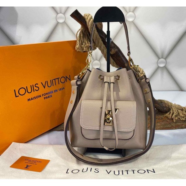 Louis Vuitton Lockme Bucket  B-12-54