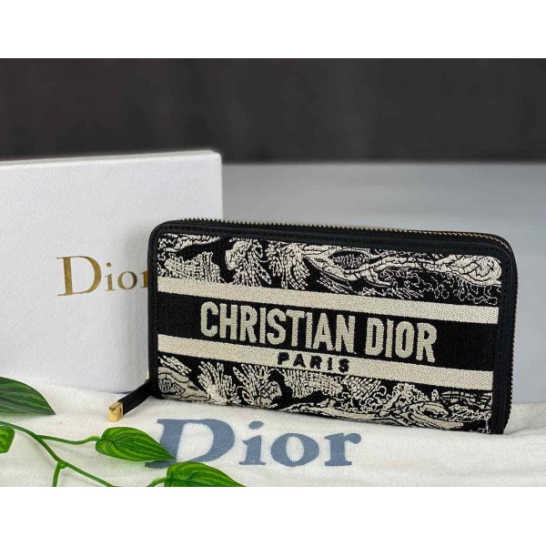 Christian Dior Wallet b-22-240