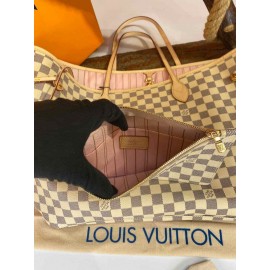 Louis Vuitton Neverfull Size: 43x29 b-23-62