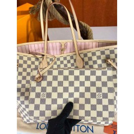 Louis Vuitton Neverfull Size: 43x29 b-23-62