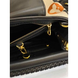 Louis Vuitton Capucines BB- Bag  b-30-44