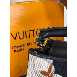 Louis Vuitton Capucines BB- Bag  b-30-44