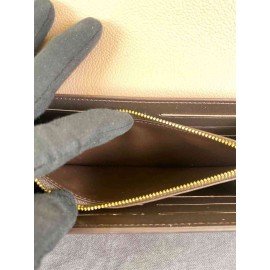 Louis Vuitton Capucines Wallet b-57-543