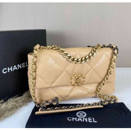 Chanel 19 flap Medium size  b-64-20