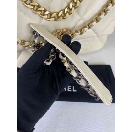 Chanel 19 flap Medium size  b-64-20