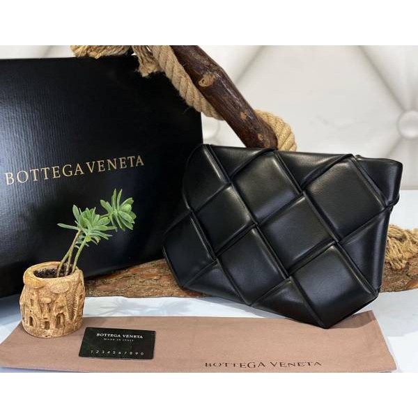 Bottega Veneta maxi pouch  5