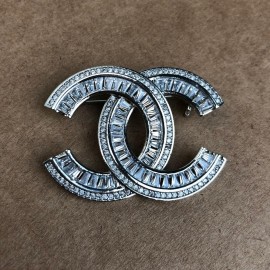 Chanel Brooche No 5