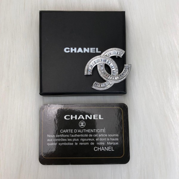 Chanel Brooche No 5