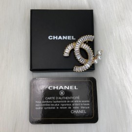 Chanel Brooche No 7