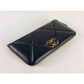 Chanel 19 Zipped Wallet 2023 1