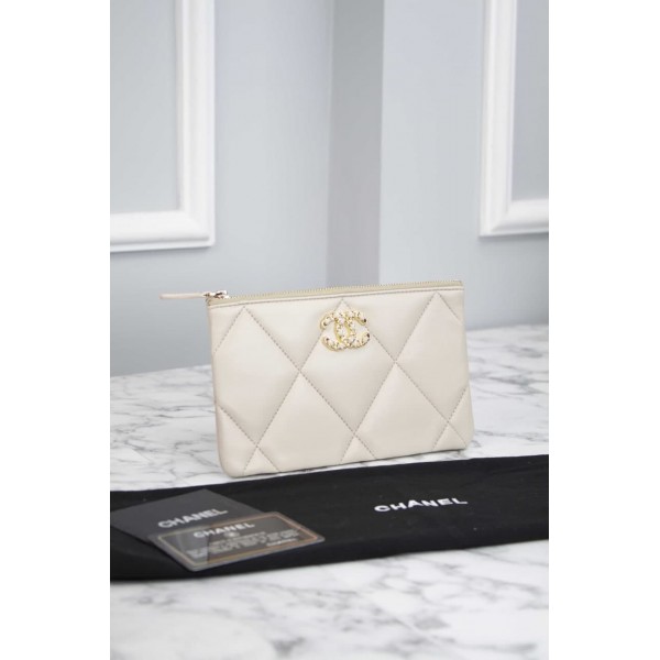 CHANEL 19 Small Pouch 2