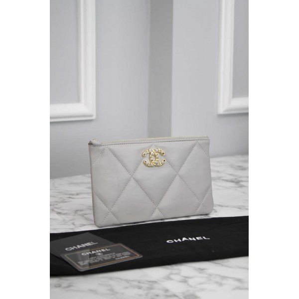 CHANEL 19 Small Pouch 4