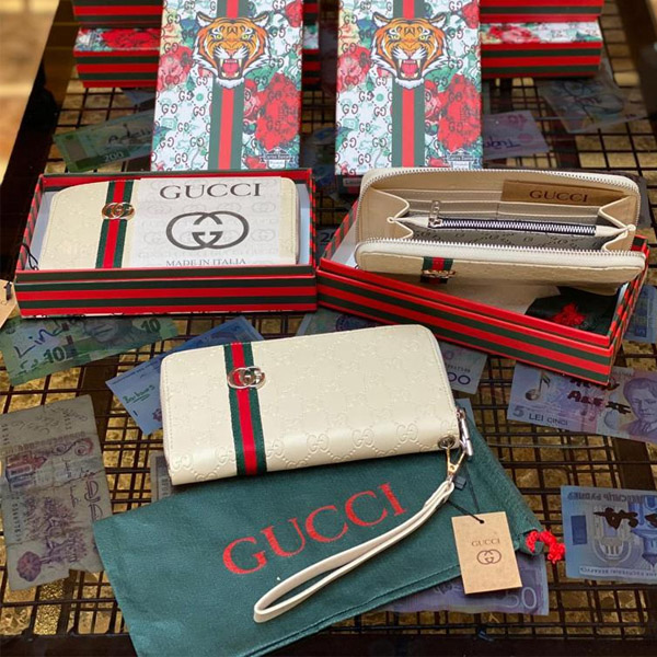 Gucci discount B wallet Cream