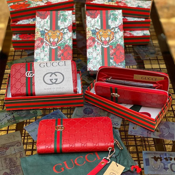 Gucci discount B wallet red