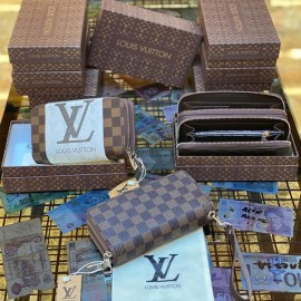 Louis Vuitton B Wallet 1 