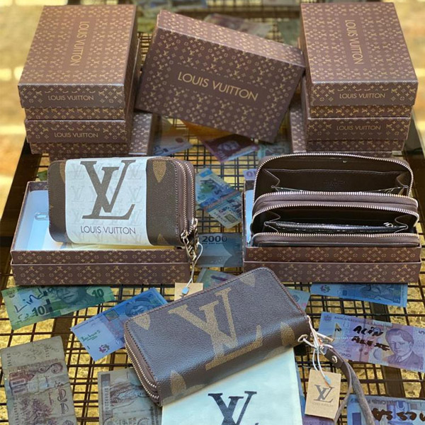 Louis Vuitton B Wallet 3