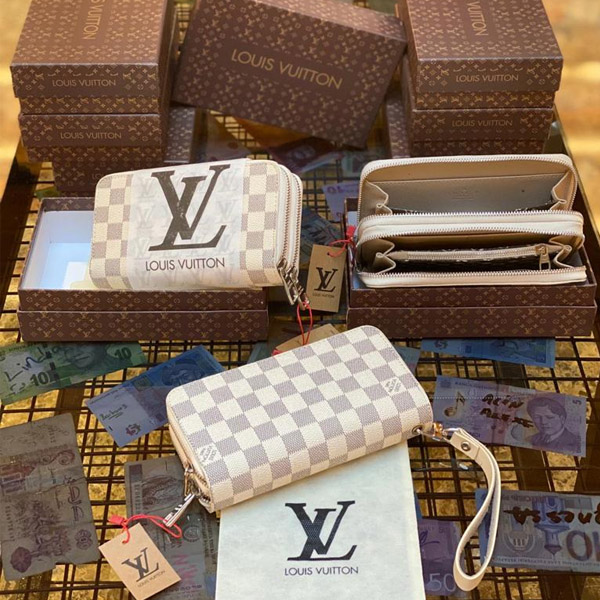 Louis Vuitton B Wallet 4