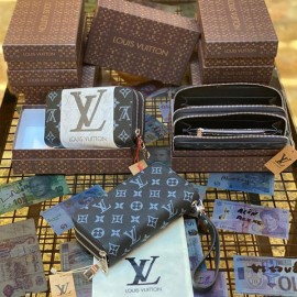 Louis Vuitton B Wallet 6