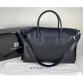 Givenchy Large Antigona 9