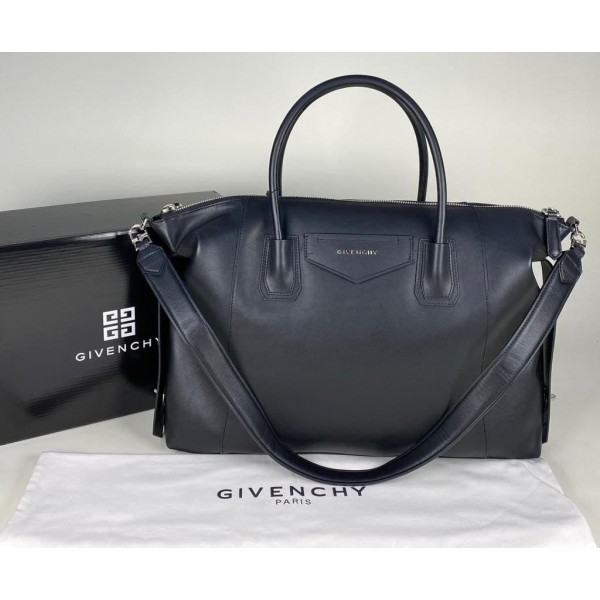 Givenchy Large Antigona 9