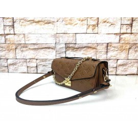 Louis Vuitton Pochette Metis East West Empreinte