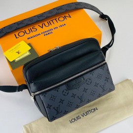 Louis Vuitton Outdoor Messenger Canvas Blck EMLg