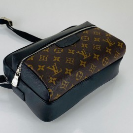 Louis Vuitton Outdoor Messenger Canvas Brw Logo