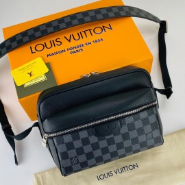 Louis Vuitton Outdoor Messenger Canvas Blc Fr