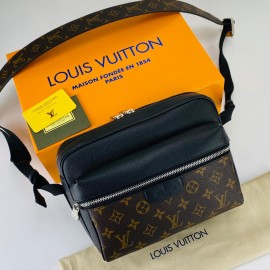 Louis Vuitton Outdoor Messenger Canvas Brw Logo