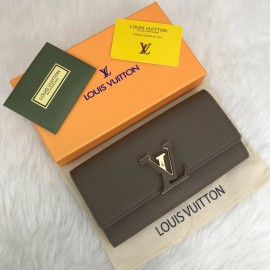 Louis Vuitton Capucines Wallet Mink