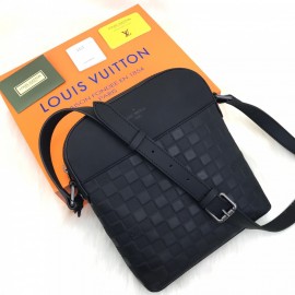 Louis Vuitton Diatrict Pochette Infini