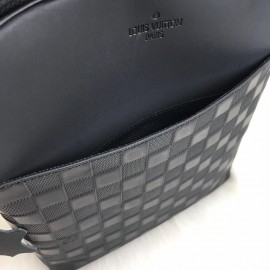 Louis Vuitton Diatrict Pochette Infini