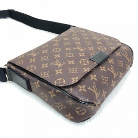 Louis Vuitton Disctrict Pm Classic 