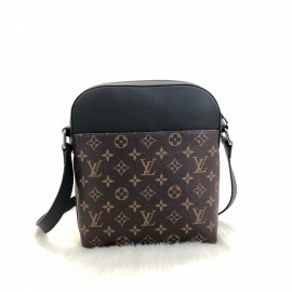 Louis Vuitton Districy Pochette Classic