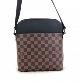 Louis Vuitton Districy Pochette Damier