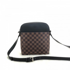 Louis Vuitton Districy Pochette Damier