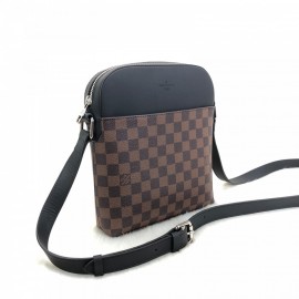 Louis Vuitton Districy Pochette Damier