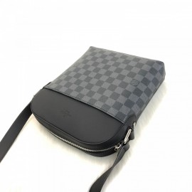 Louis Vuitton Districy Pochette Damier Graphite