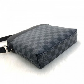 Louis Vuitton Districy Pochette Damier Graphite