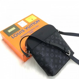 Louis Vuitton Districy Pochette Eclipse