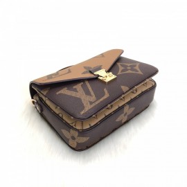 Louis Vuitton Metis Pochette Oversized Reserve