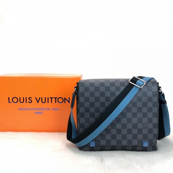 Louis Vuitton New District Pm 