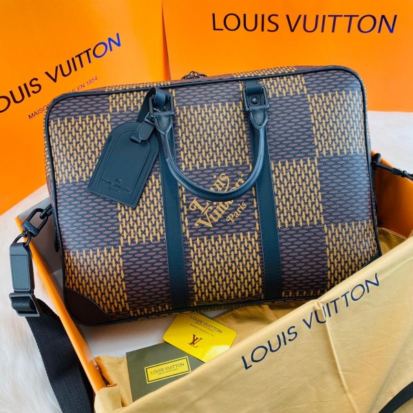 Louis Vuitton Porte Voyage Frame 