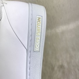 Louis Vuitton Sessential V Frontrow Sneakers