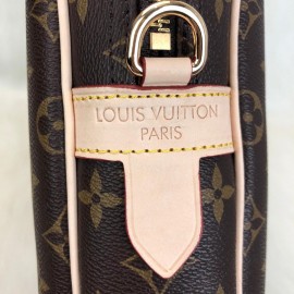 Louis Vuitton Porte Voyage Vejital Brown Cream Texture