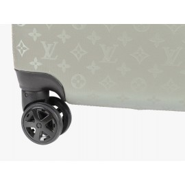 Louis Vuitton Zephyr 55 (cabin size) 3