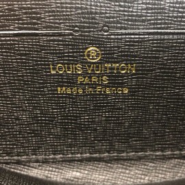 Louis Vuitton Zippy Oversize Logo Classic