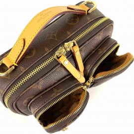 Louis Vuitton SS21 Collection Utility Waist Canvas bag 3