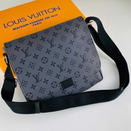 Louis Vuitton District PM GR